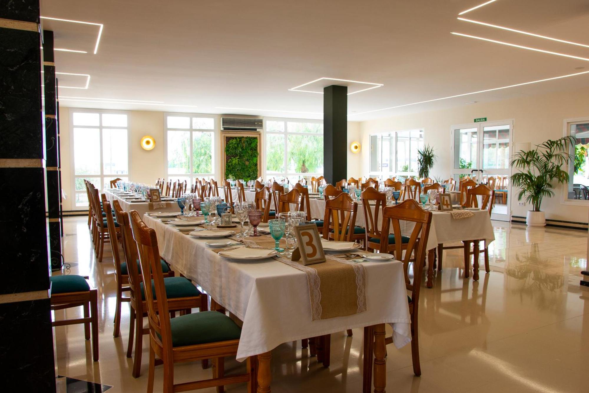 Hostal Restaurante El Cary Montemayor Exterior photo
