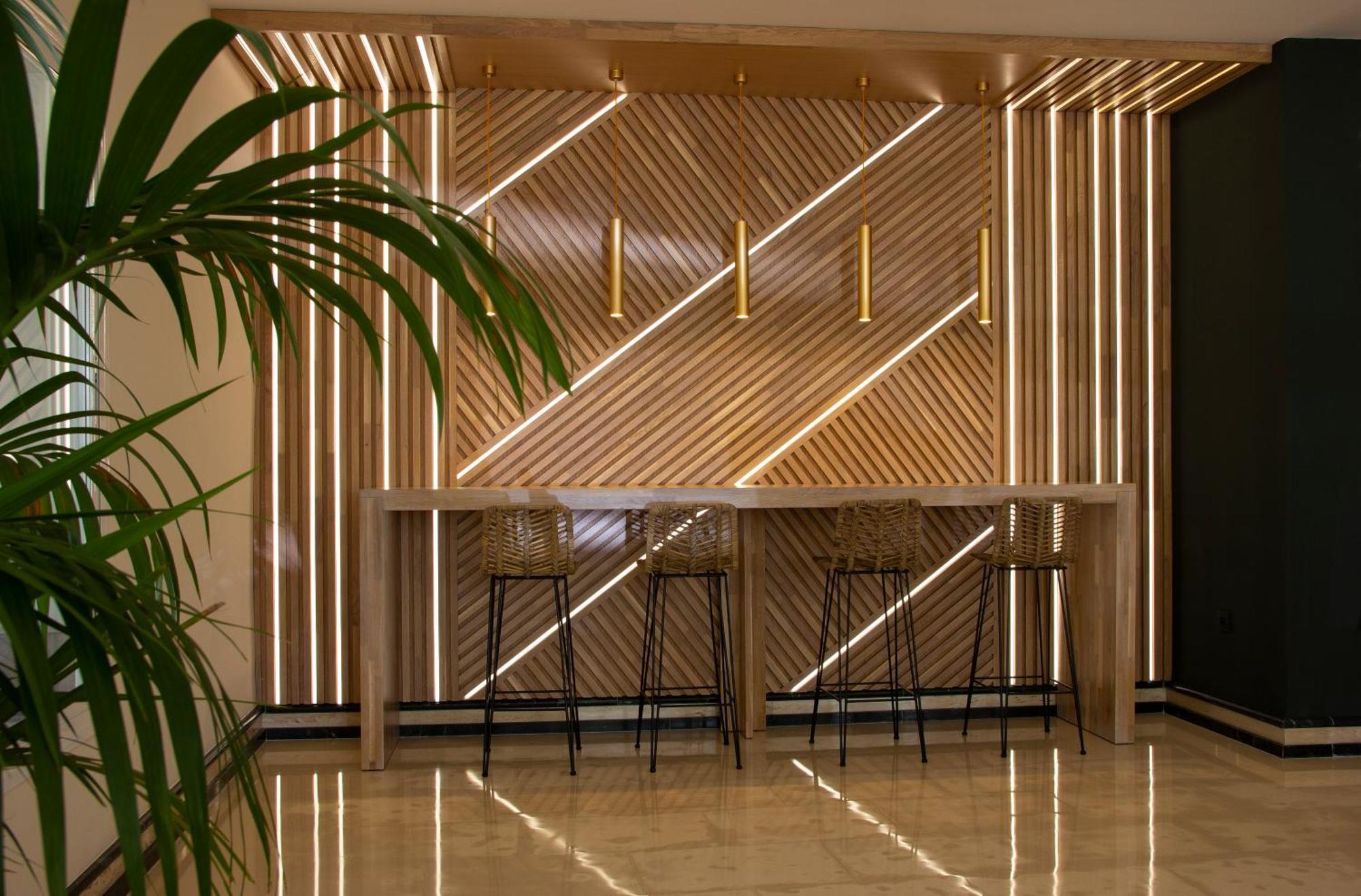 Hostal Restaurante El Cary Montemayor Exterior photo