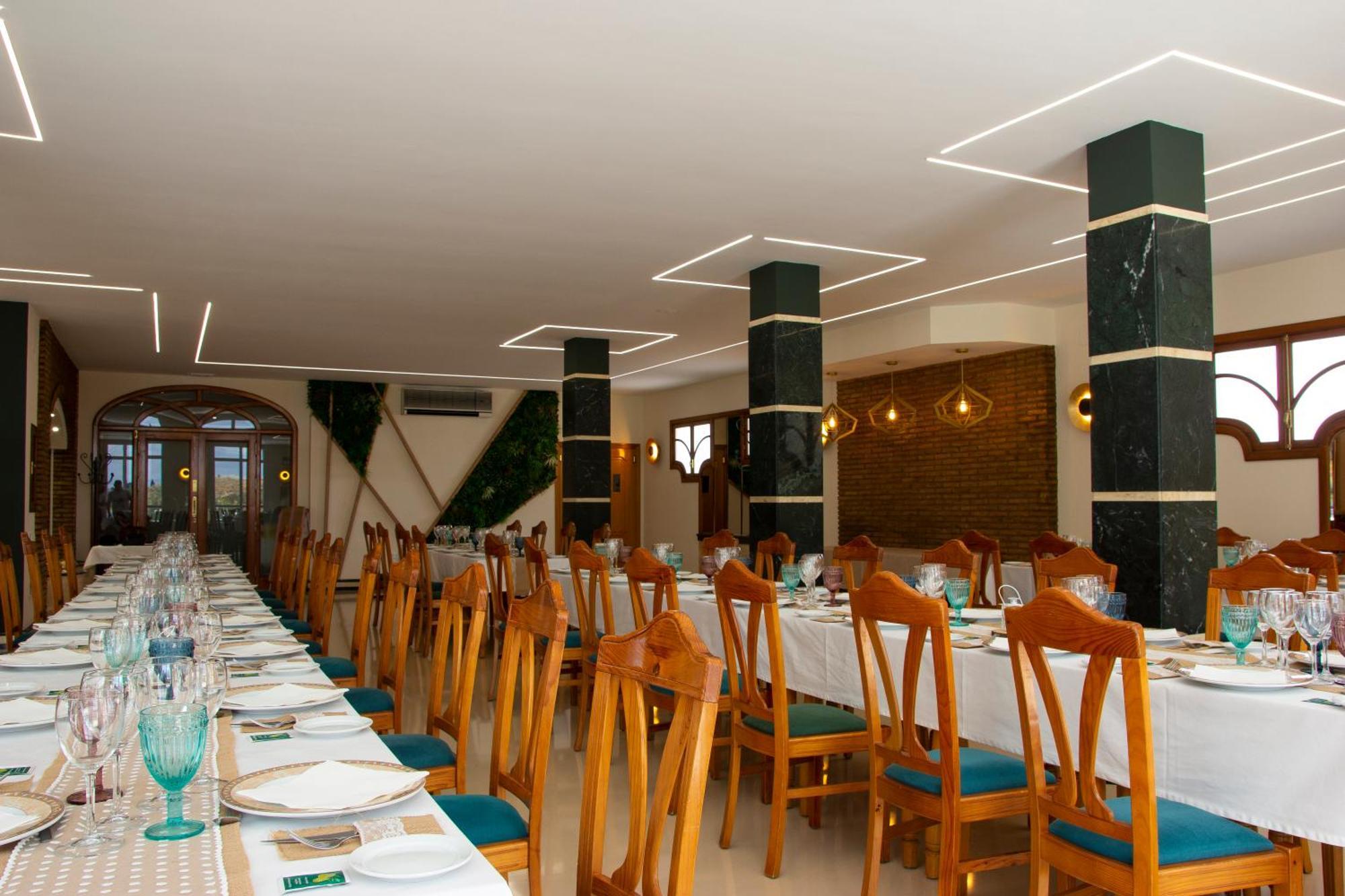 Hostal Restaurante El Cary Montemayor Exterior photo