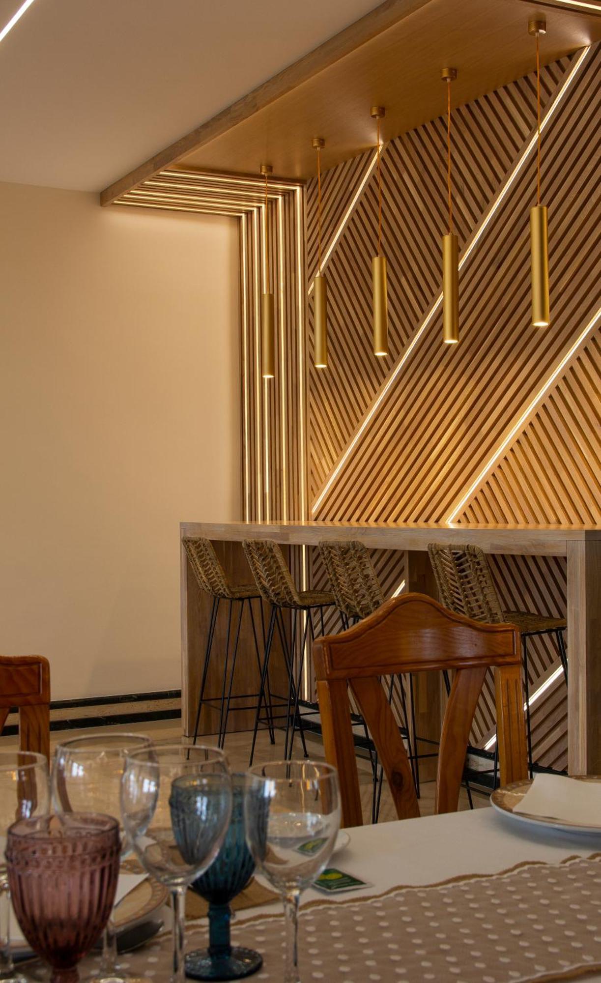 Hostal Restaurante El Cary Montemayor Exterior photo