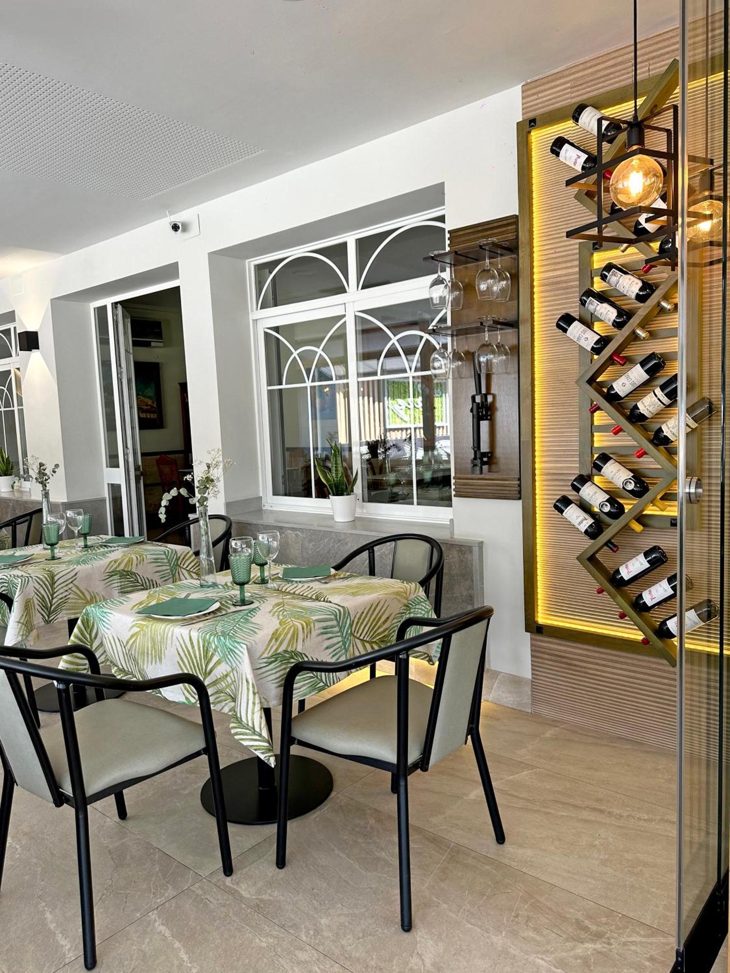 Hostal Restaurante El Cary Montemayor Exterior photo