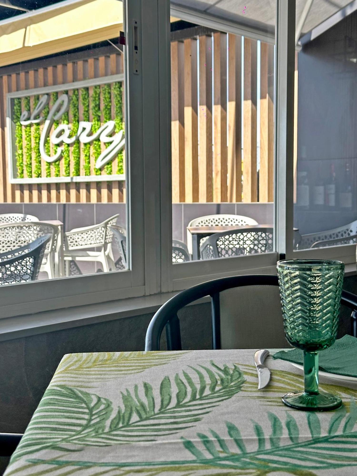 Hostal Restaurante El Cary Montemayor Exterior photo
